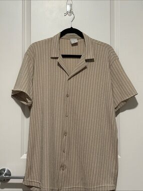 Casual Short-Sleeve Button-Down Shirt in Beige Stripe